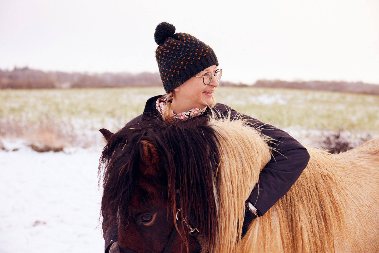 Marian holding her horse gently around its neck