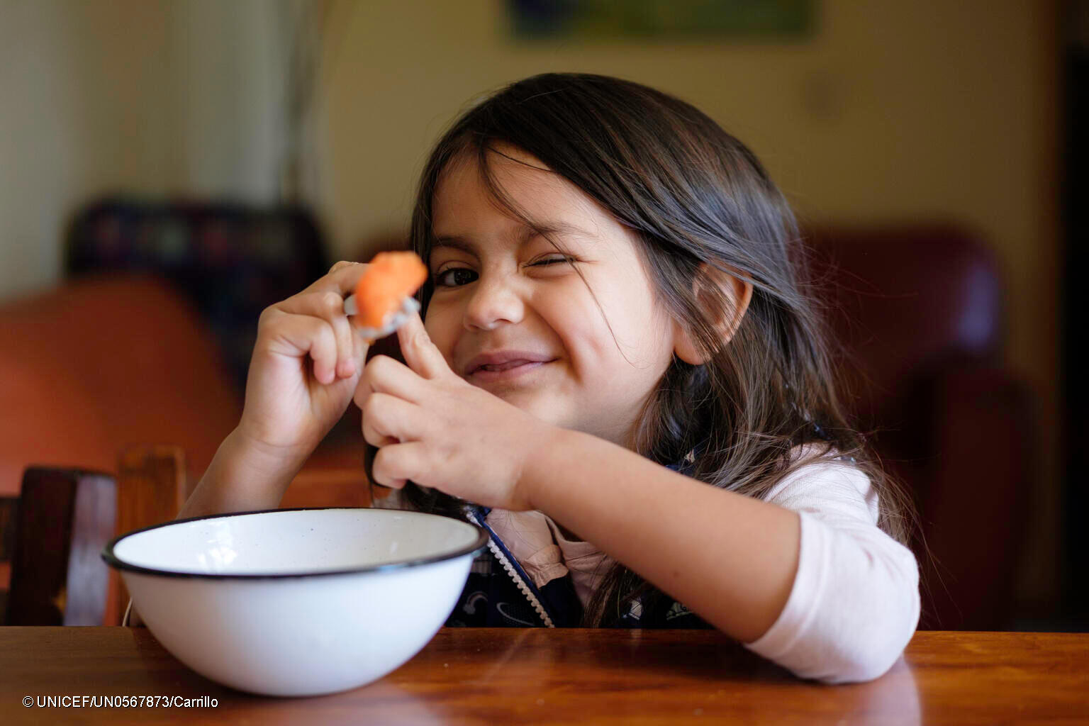 Photo of child eating lunch